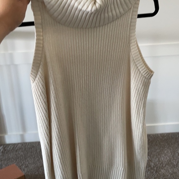 knitted sleeveless turtleneck sweater tank - Picture 4 of 4